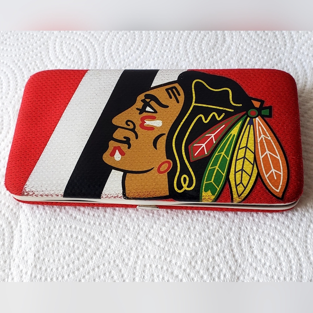 CHICAGO BLACKHAWKS SHELL MESH WALLET 7x4 Used Good Condition.